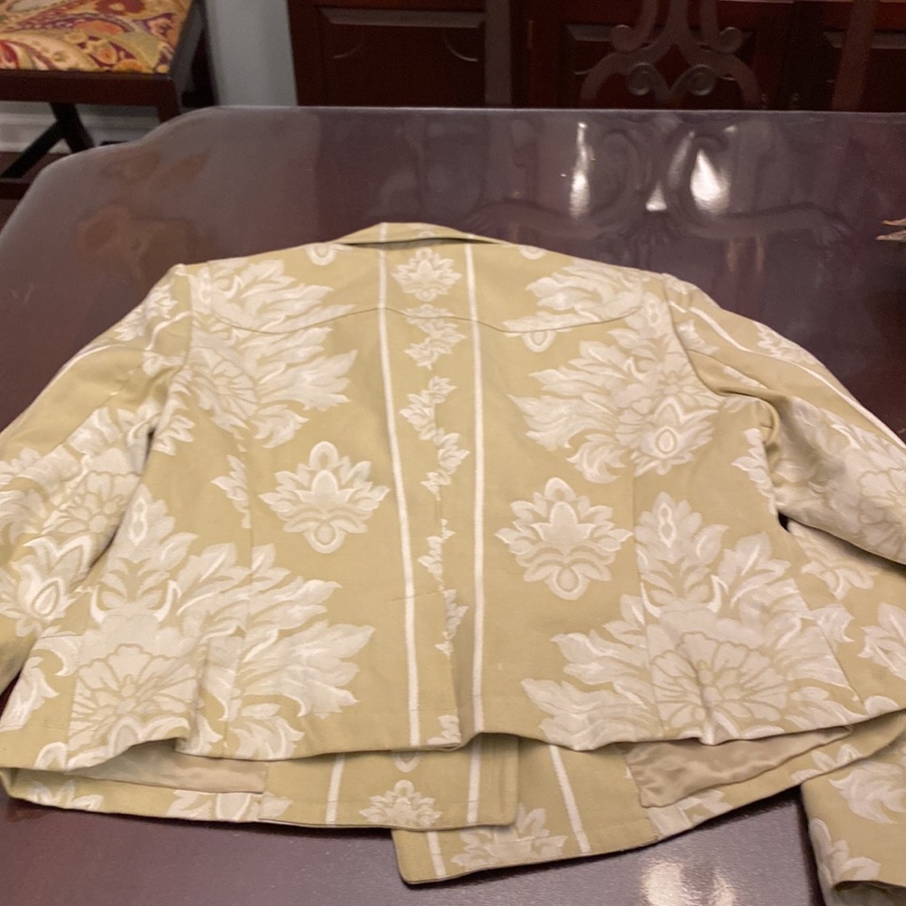 Pale yellow green brocade blazer. Size 14. - Picture 9 of 12